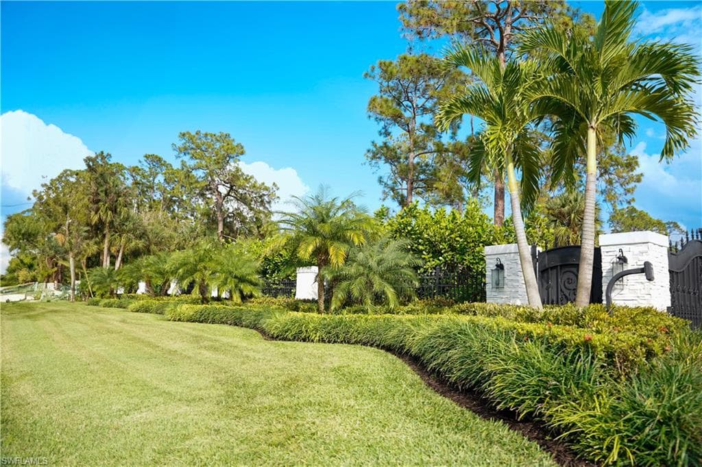 1680 Oakes Blvd, Naples, FL 34119-33