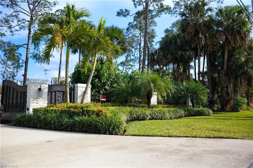 1680 Oakes Blvd, Naples, FL 34119-34