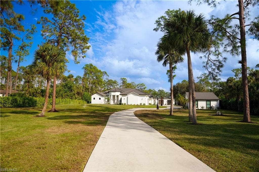 1680 Oakes Blvd, Naples, FL 34119-36
