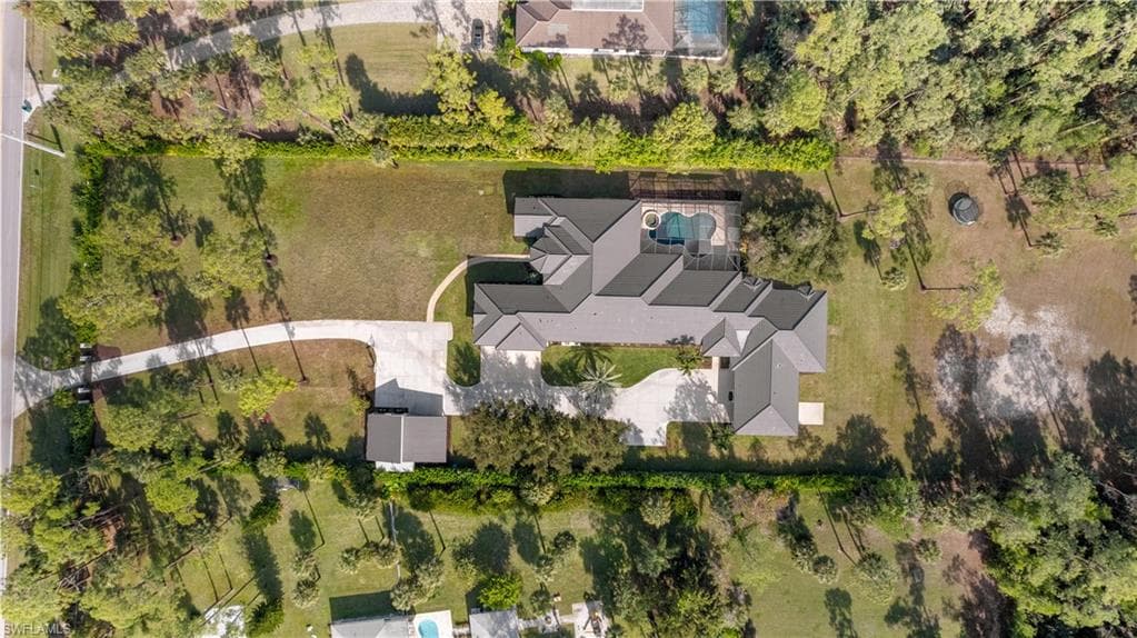 1680 Oakes Blvd, Naples, FL 34119-3