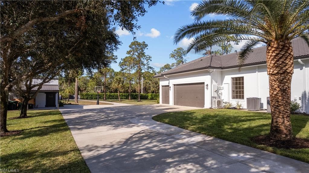 1680 Oakes Blvd, Naples, FL 34119-40