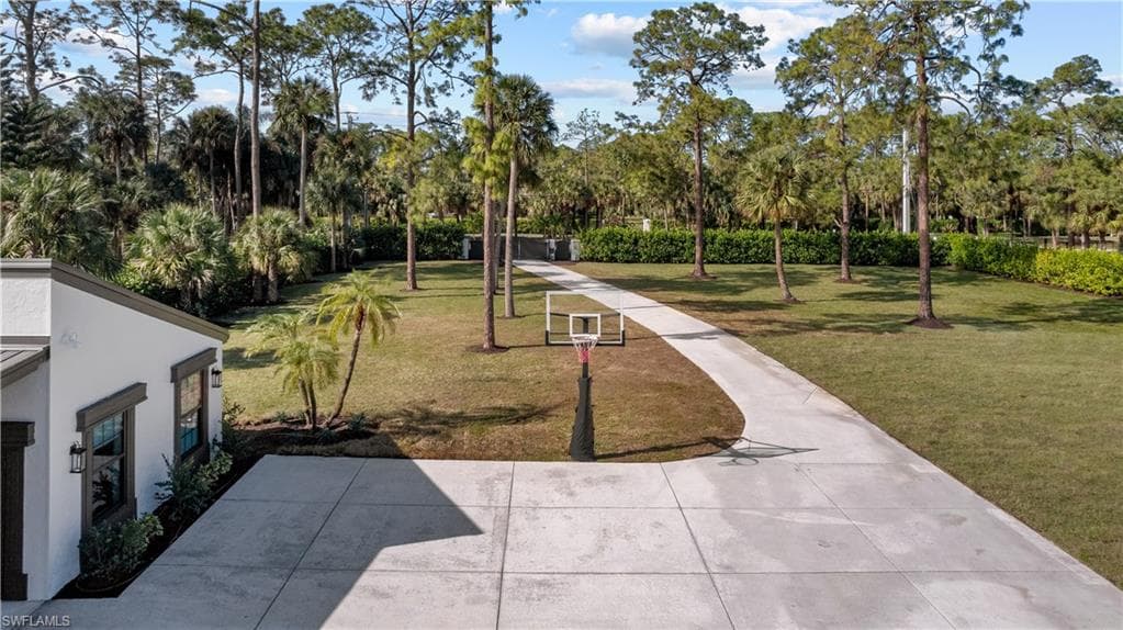 1680 Oakes Blvd, Naples, FL 34119-42