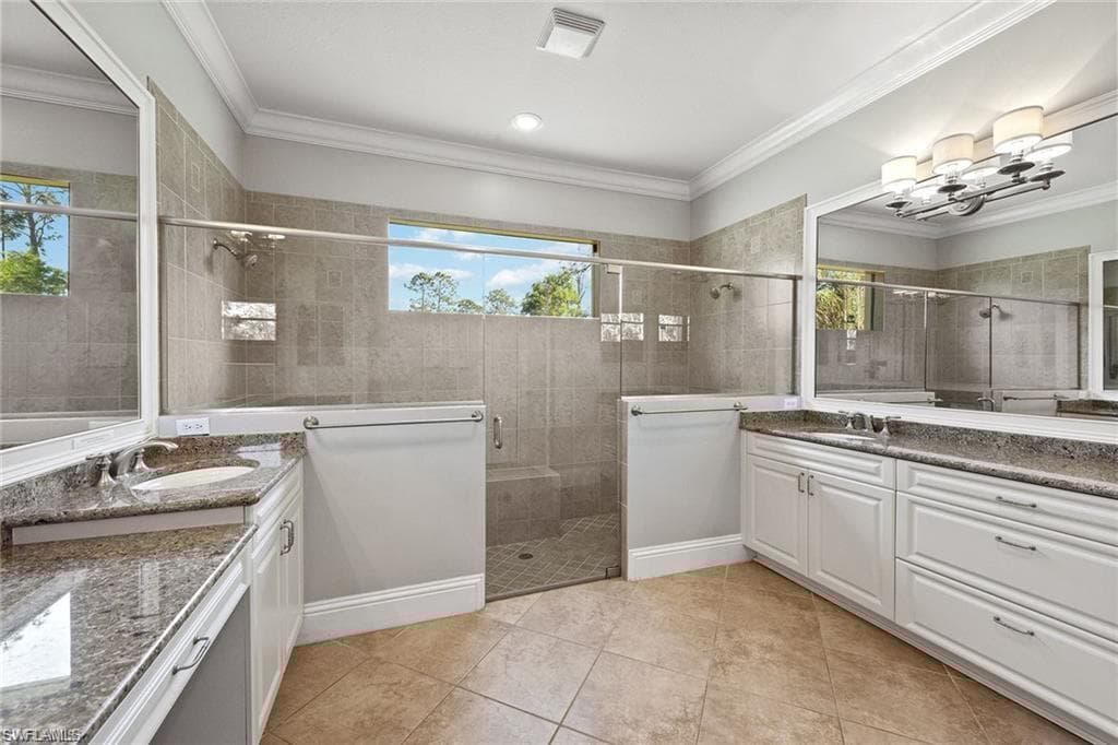 1680 Oakes Blvd, Naples, FL 34119-45