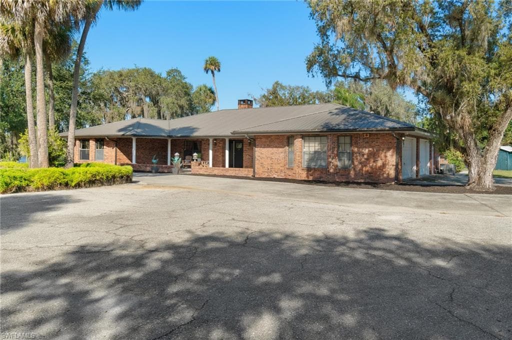 639 Rope Bend Dr, Labelle, FL 33935-21