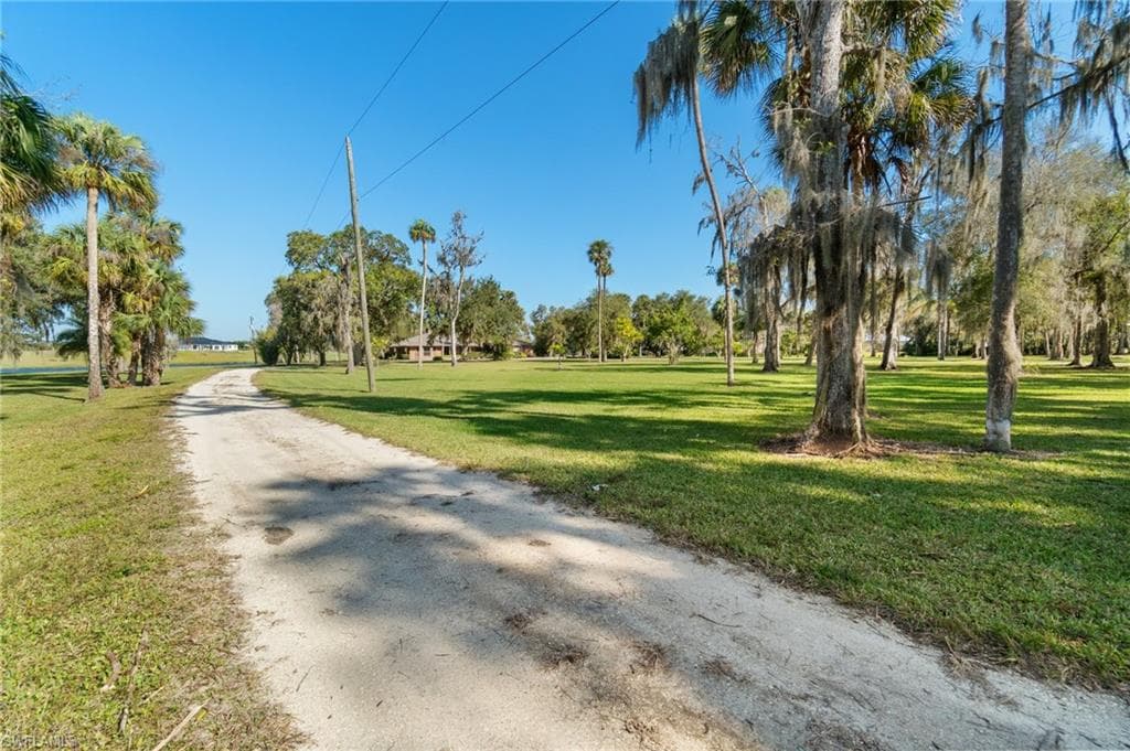 639 Rope Bend Dr, Labelle, FL 33935-32