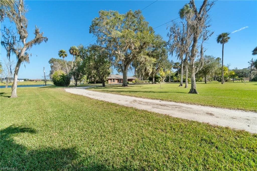 639 Rope Bend Dr, Labelle, FL 33935-33