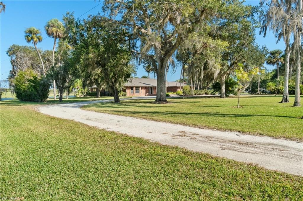 639 Rope Bend Dr, Labelle, FL 33935-34