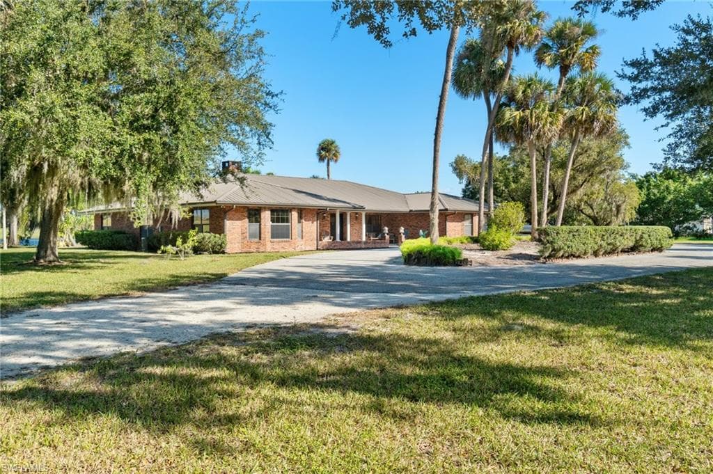 639 Rope Bend Dr, Labelle, FL 33935-35