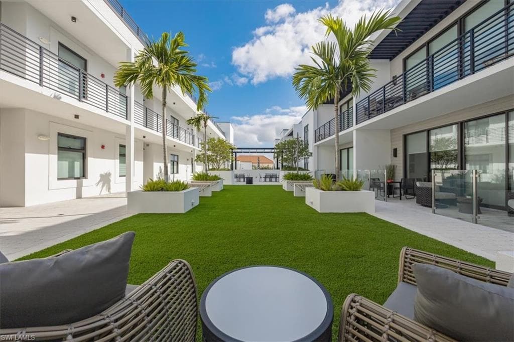 850 Central Ave 311, Naples, FL 34102-21
