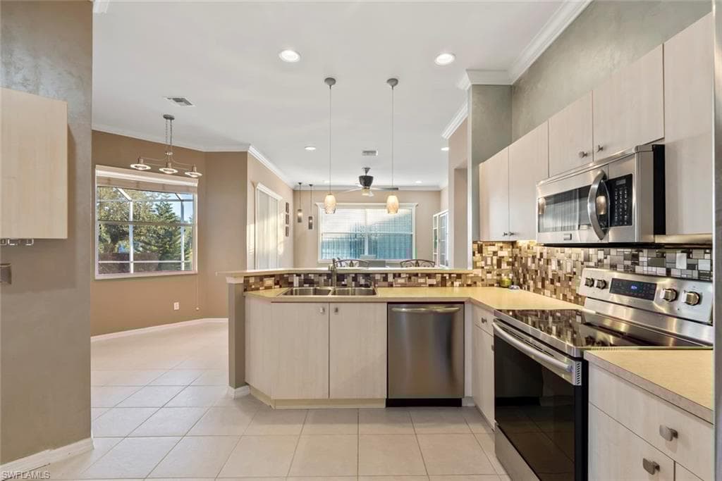3262 Potomac Ct, Naples, FL 34120-11