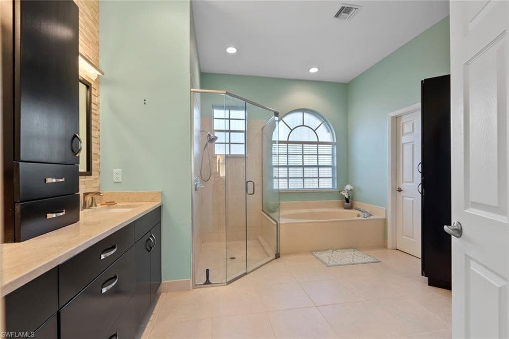 3262 Potomac Ct, Naples, FL 34120-14