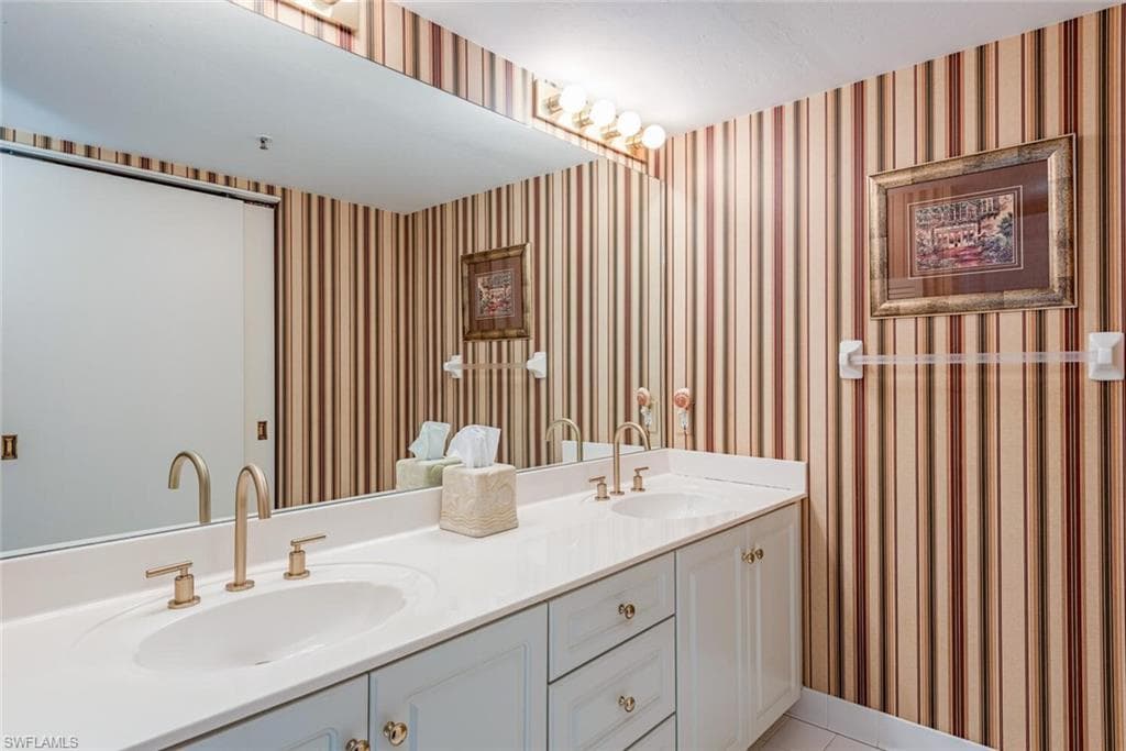 6825 Grenadier Blvd 102, Naples, FL 34108-10