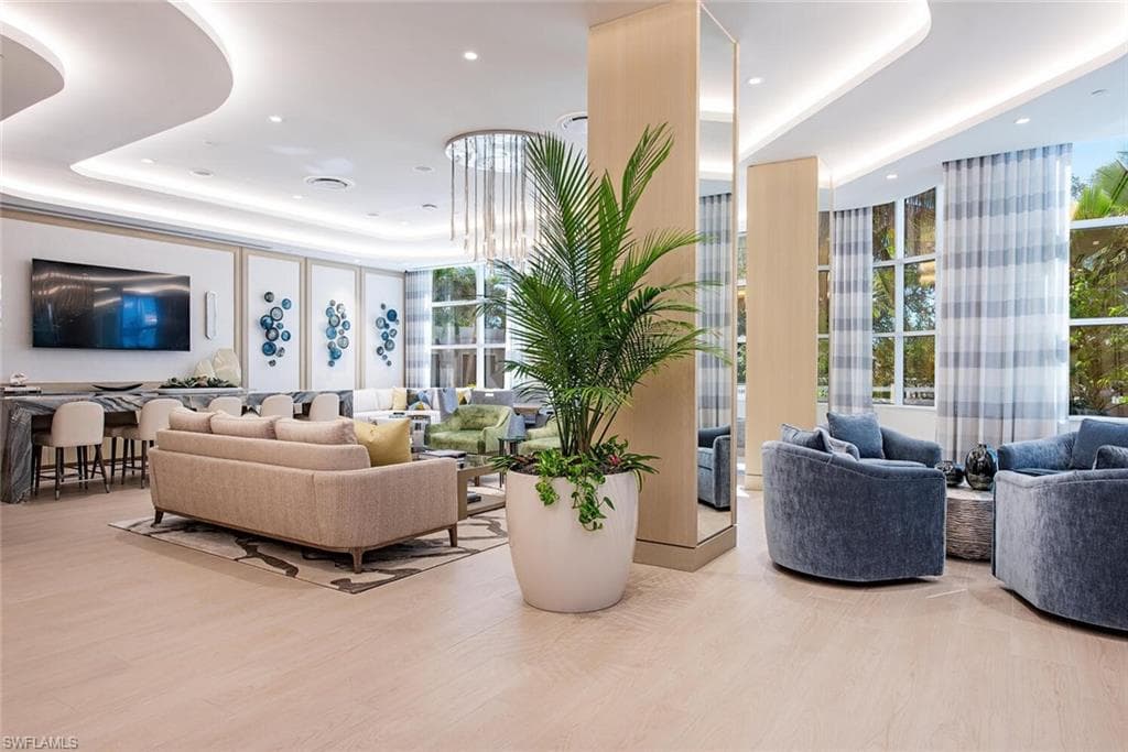 6825 Grenadier Blvd 102, Naples, FL 34108-15