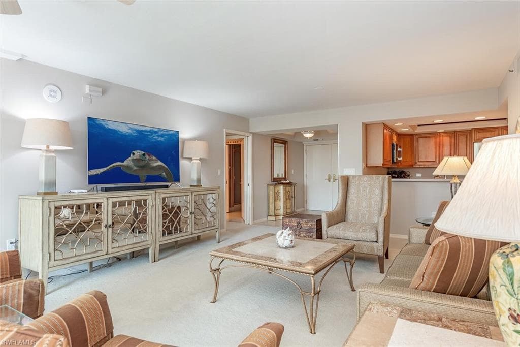 6825 Grenadier Blvd 102, Naples, FL 34108-3