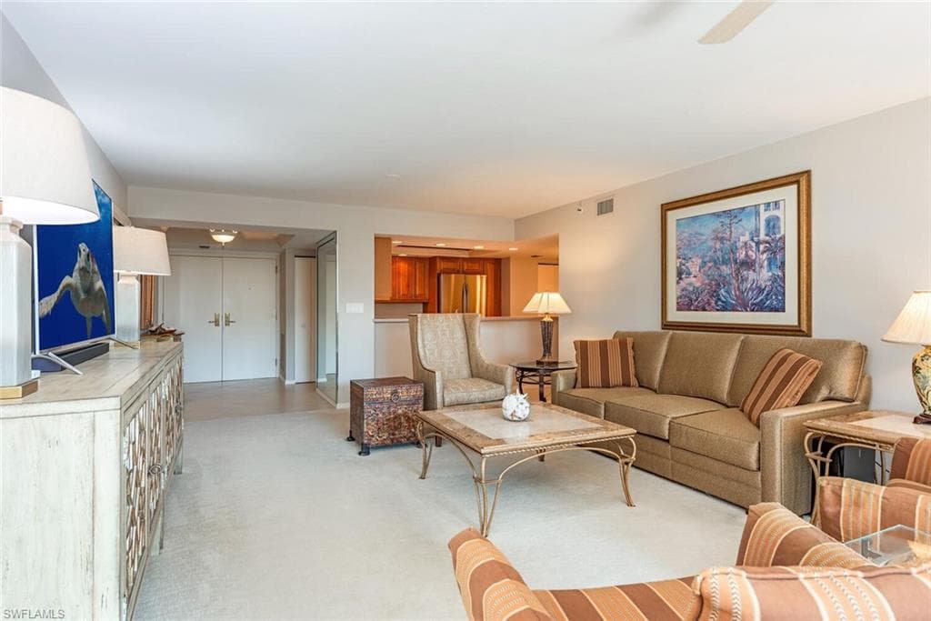 6825 Grenadier Blvd 102, Naples, FL 34108-4