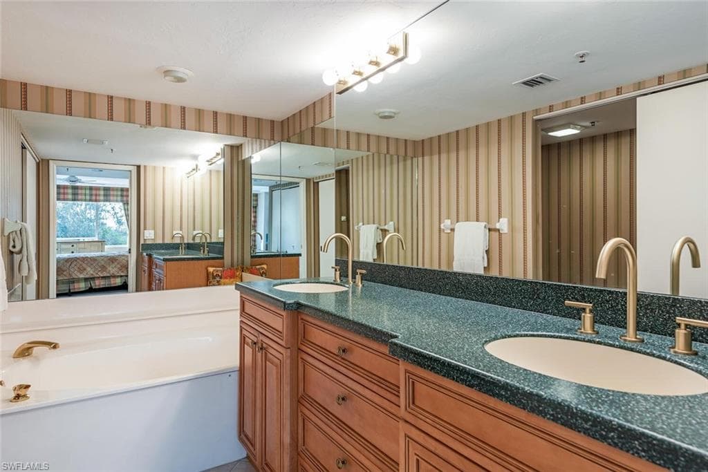 6825 Grenadier Blvd 102, Naples, FL 34108-8