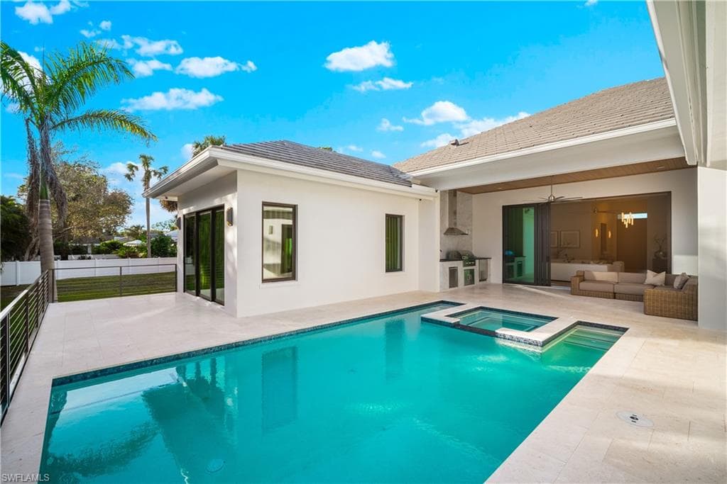 1364 Cypress Woods Dr, Naples, FL 34103-41