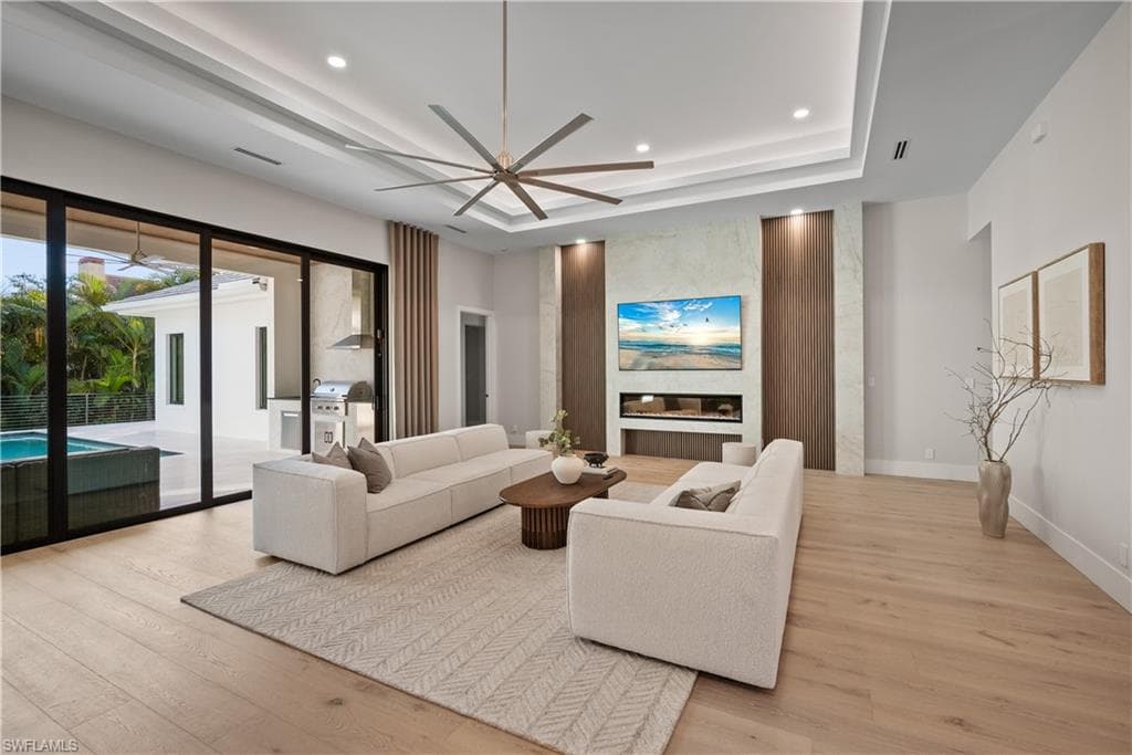 1364 Cypress Woods Dr, Naples, FL 34103-8