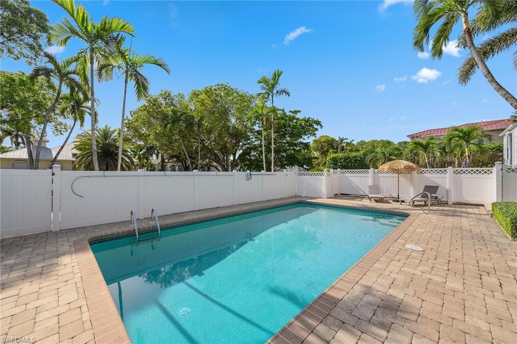 1501 Chesapeake Ave, Naples, FL 34102-19