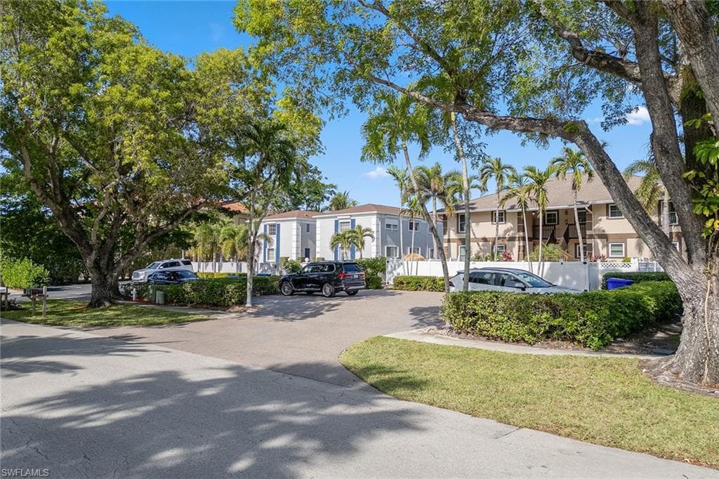 1501 Chesapeake Ave, Naples, FL 34102-26