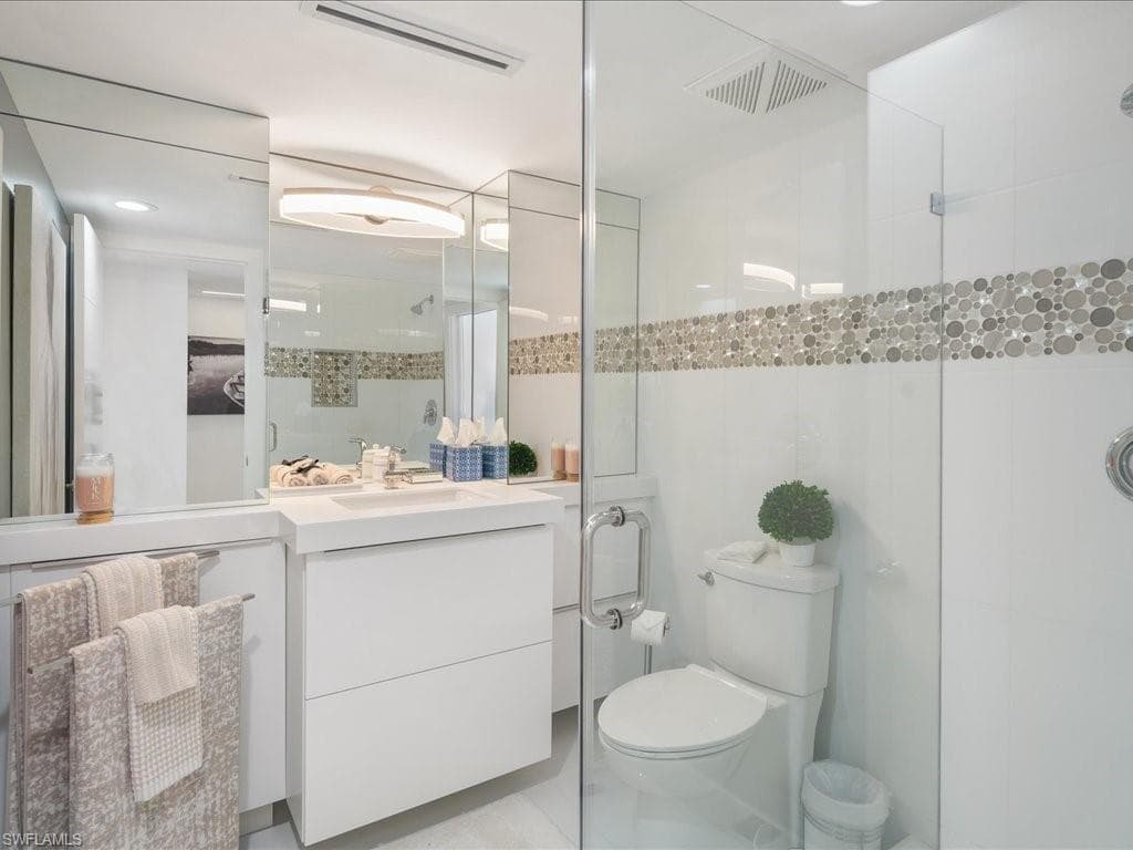 3115 Gulf Shore Blvd N 205s, Naples, FL 34103-19