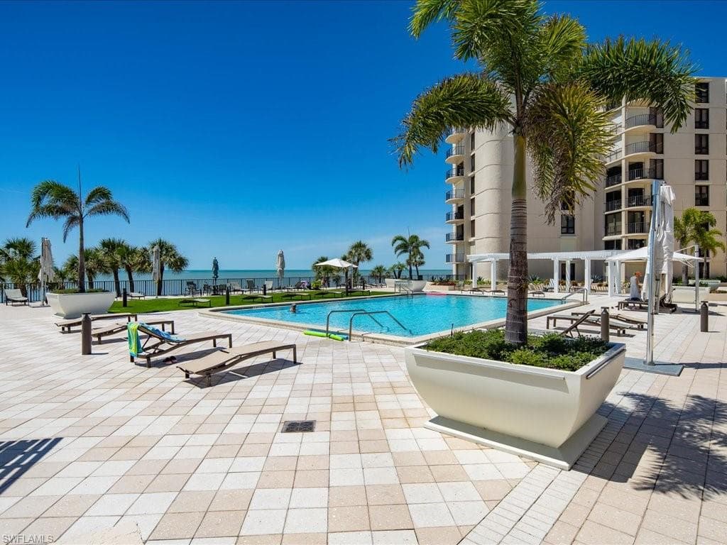 3115 Gulf Shore Blvd N 205s, Naples, FL 34103-35
