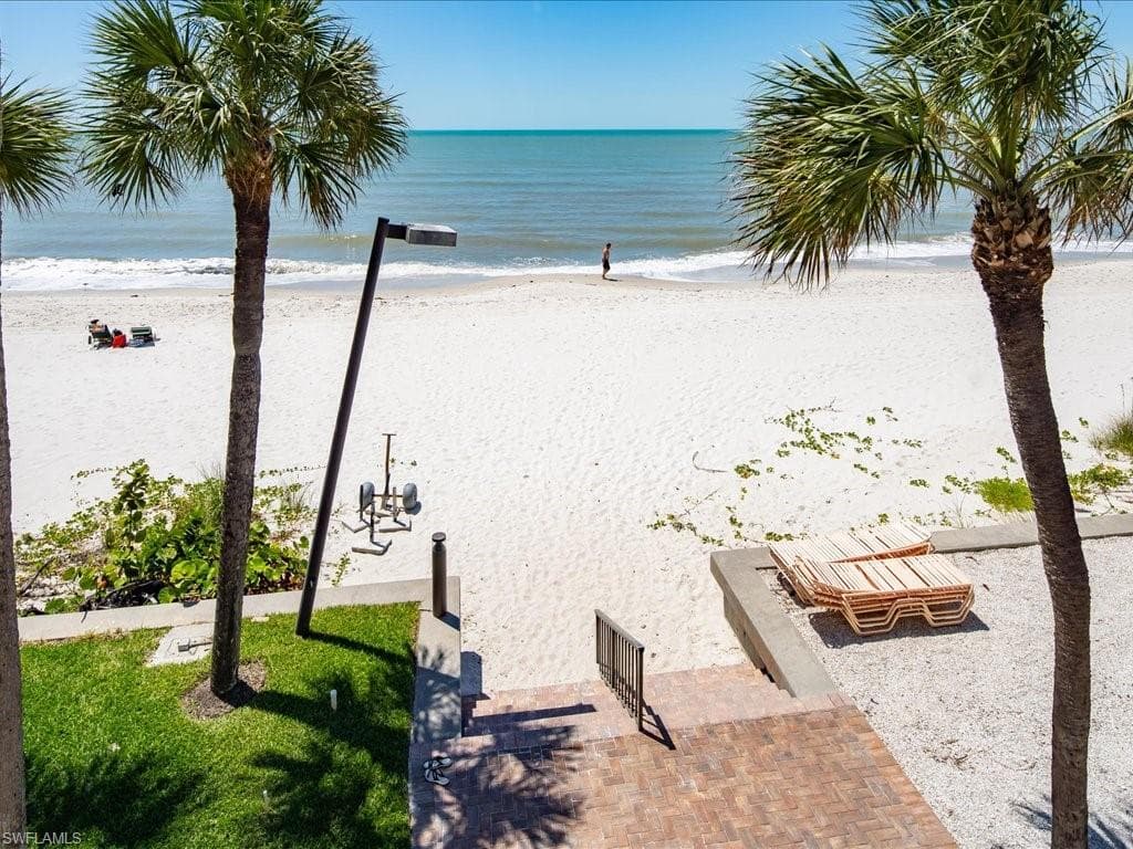 3115 Gulf Shore Blvd N 205s, Naples, FL 34103-39