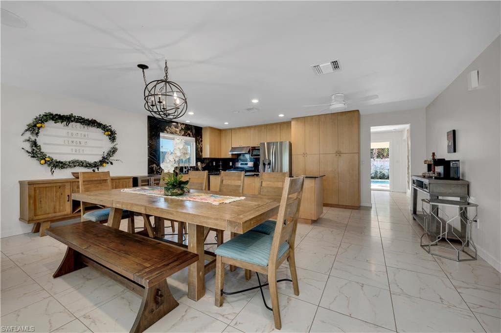 616 106th Ave N, Naples, FL 34108-9