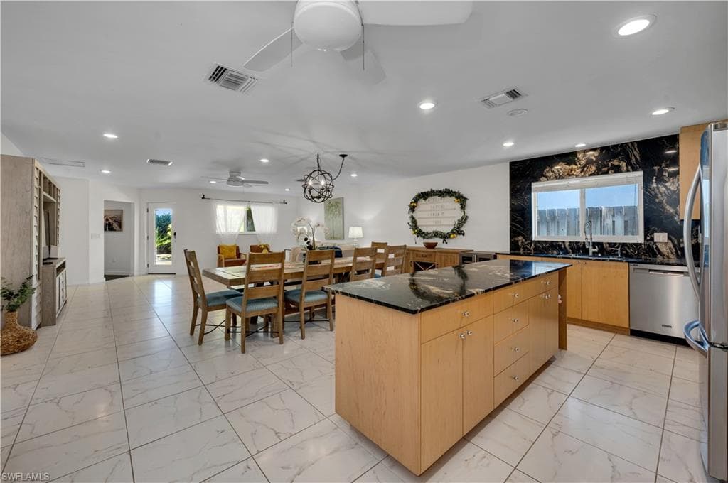 616 106th Ave N, Naples, FL 34108-10
