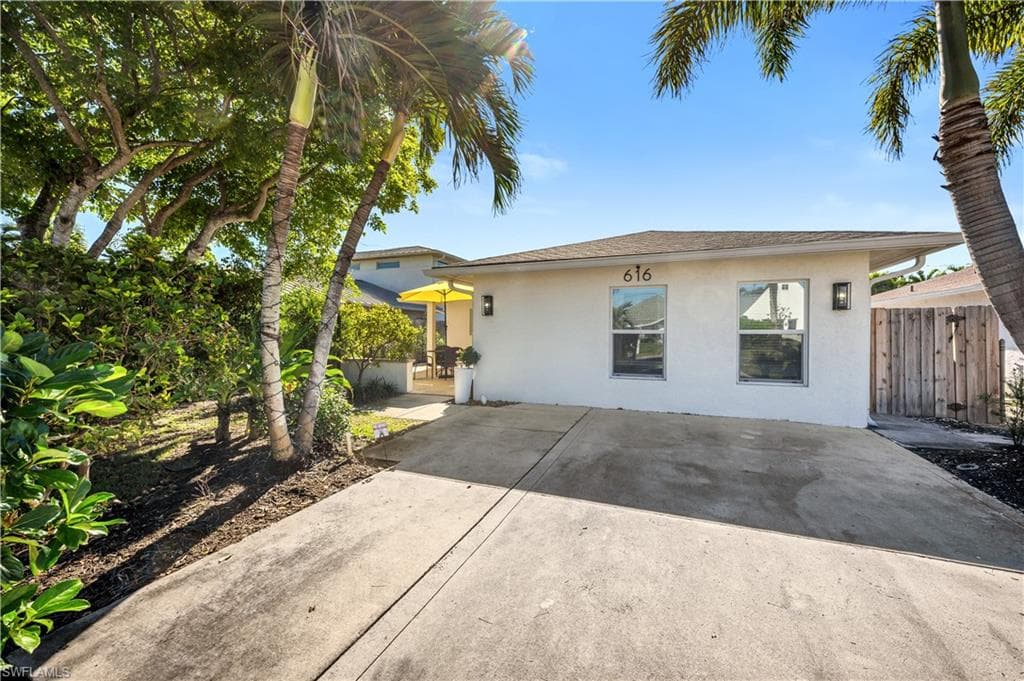 616 106th Ave N, Naples, FL 34108-21