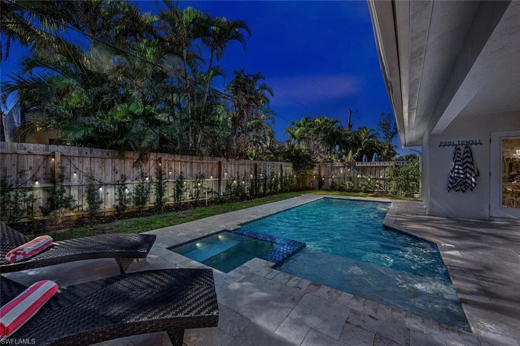 616 106th Ave N, Naples, FL 34108-3