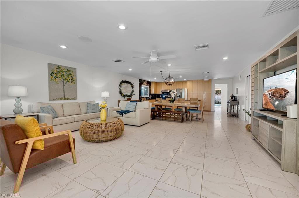 616 106th Ave N, Naples, FL 34108-6