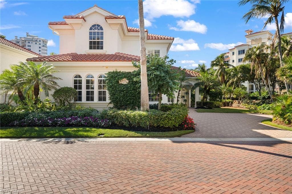 8723 La Palma Ln, Naples, FL 34108-4