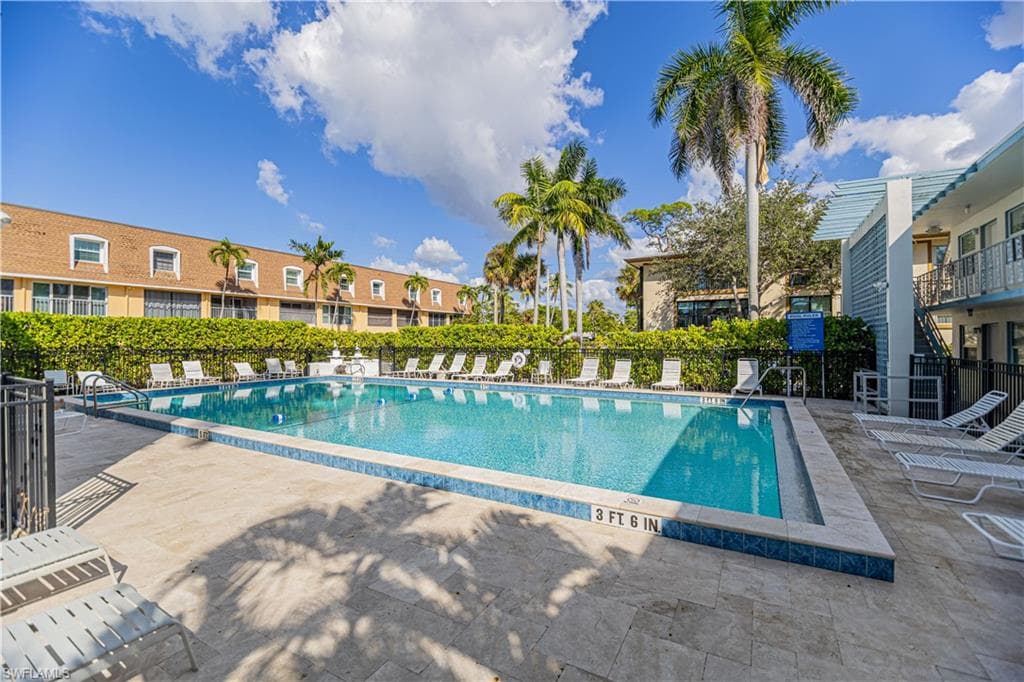 1295 Gulf Shore Blvd S 106, Naples, FL 34102-16