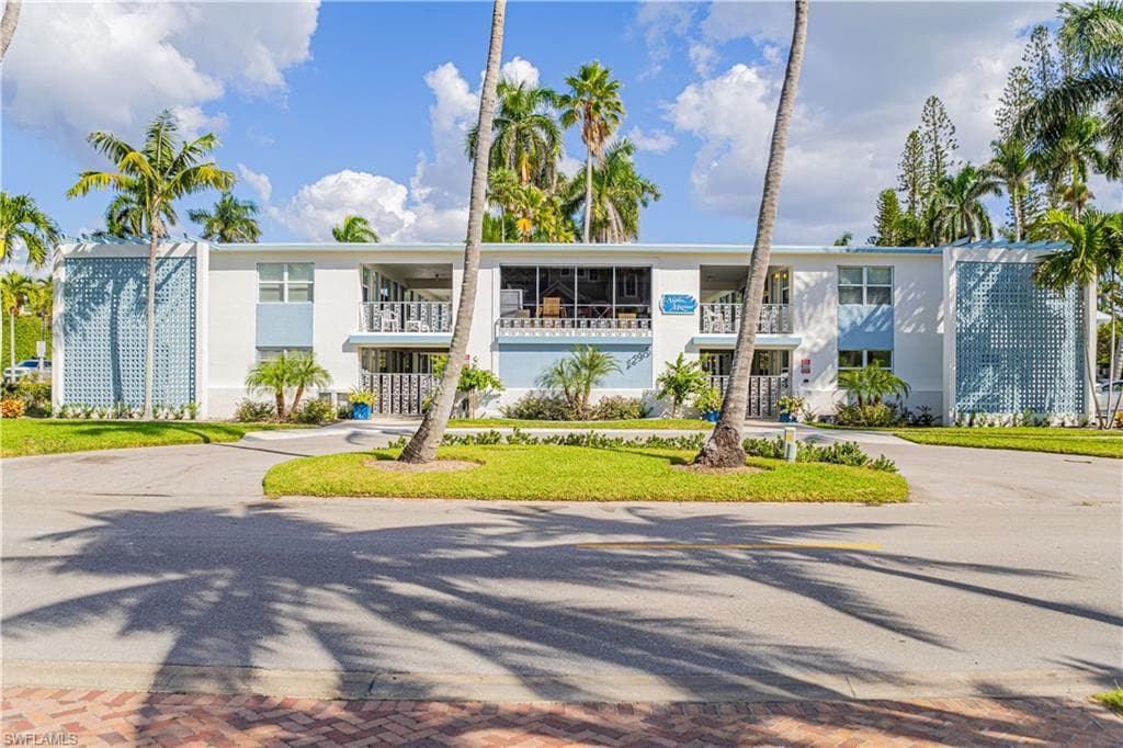 1295 Gulf Shore Blvd S 106, Naples, FL 34102-1
