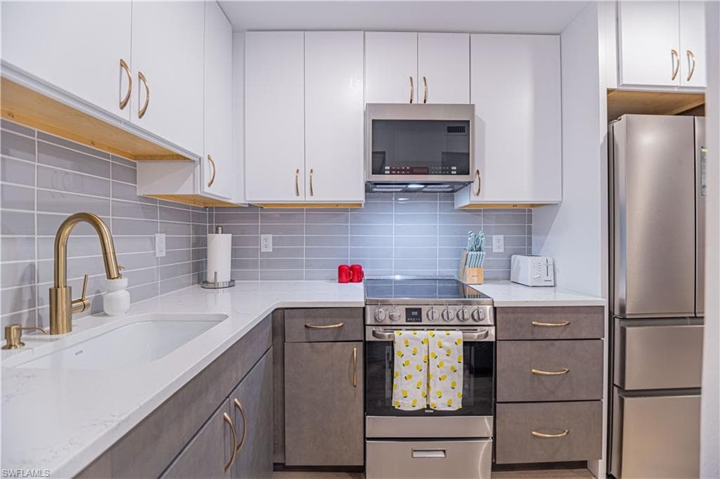 1295 Gulf Shore Blvd S 106, Naples, FL 34102-7