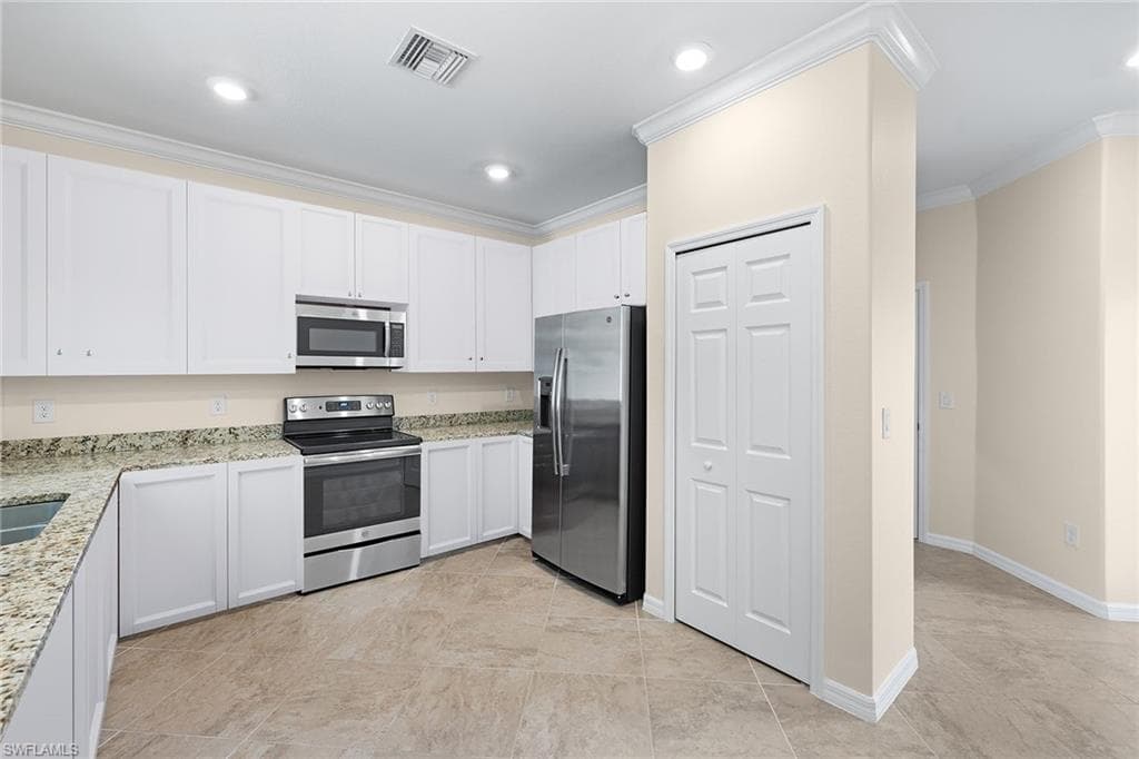 9120 Glenforest Dr, Naples, FL 34120-9
