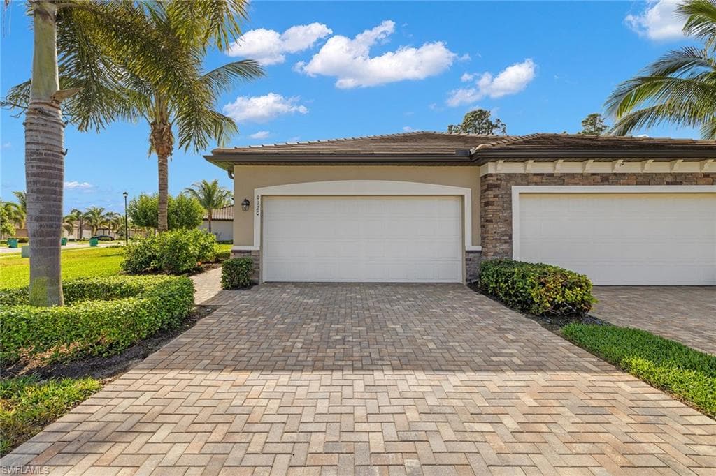 9120 Glenforest Dr, Naples, FL 34120-1