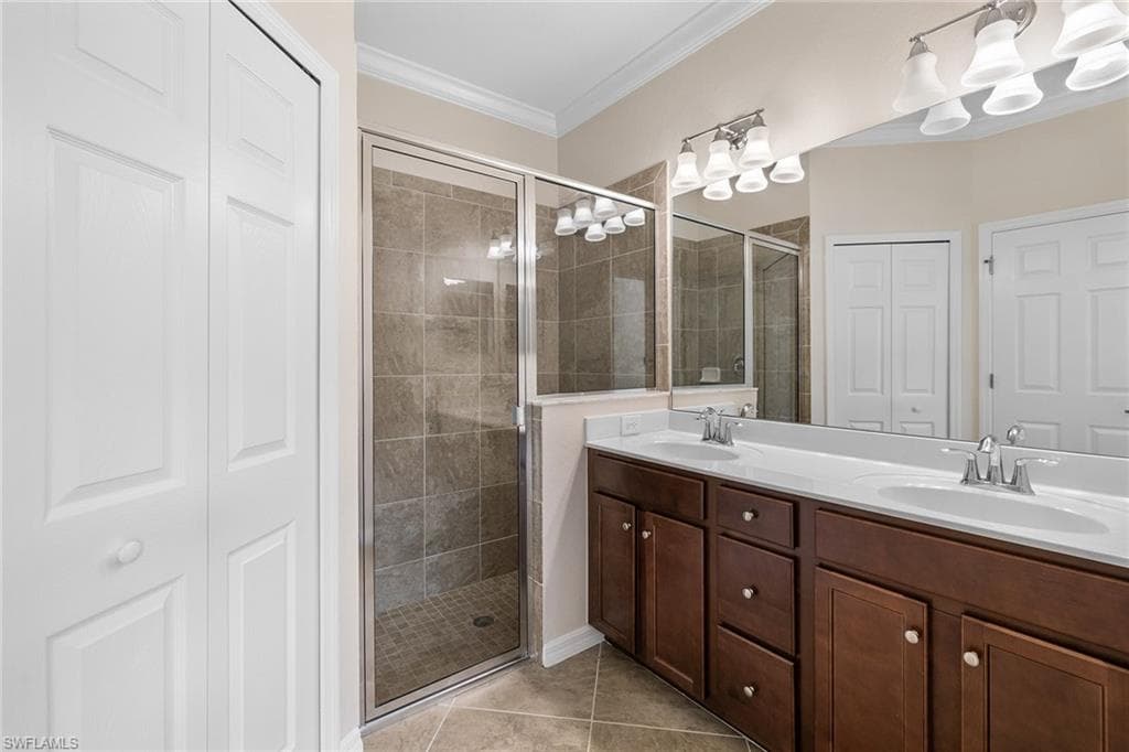 9120 Glenforest Dr, Naples, FL 34120-22