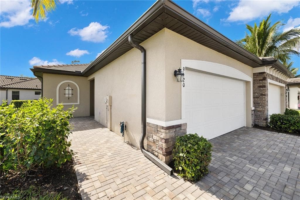 9120 Glenforest Dr, Naples, FL 34120-3