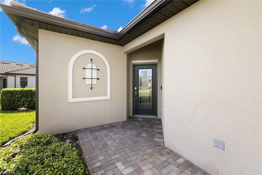 9120 Glenforest Dr, Naples, FL 34120-4