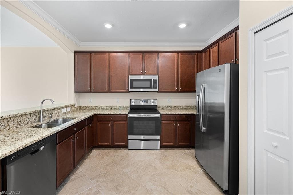 9120 Glenforest Dr, Naples, FL 34120-7