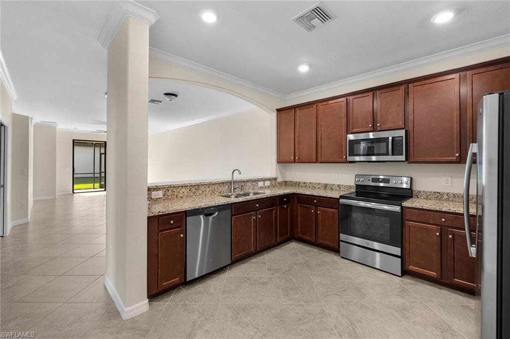 9120 Glenforest Dr, Naples, FL 34120-8