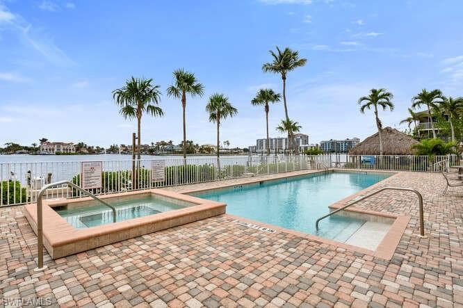 9566 Gulf Shore Dr 102, Naples, FL 34108-22
