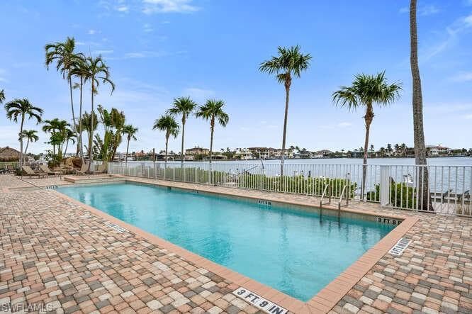 9566 Gulf Shore Dr 102, Naples, FL 34108-23