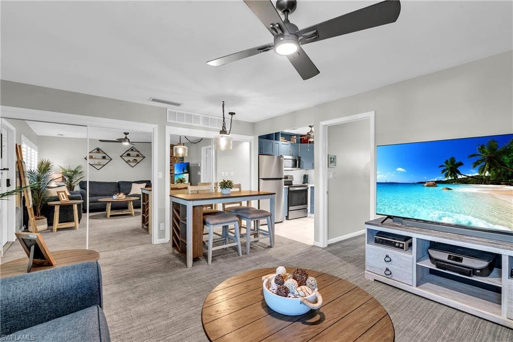 975 9th Ave S 16, Naples, FL 34102-10