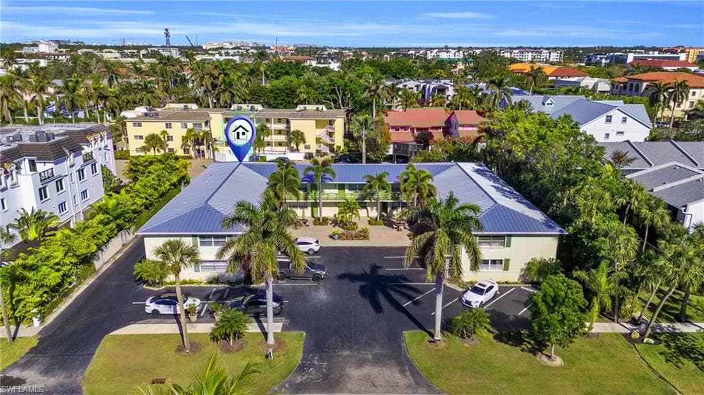 975 9th Ave S 16, Naples, FL 34102-11