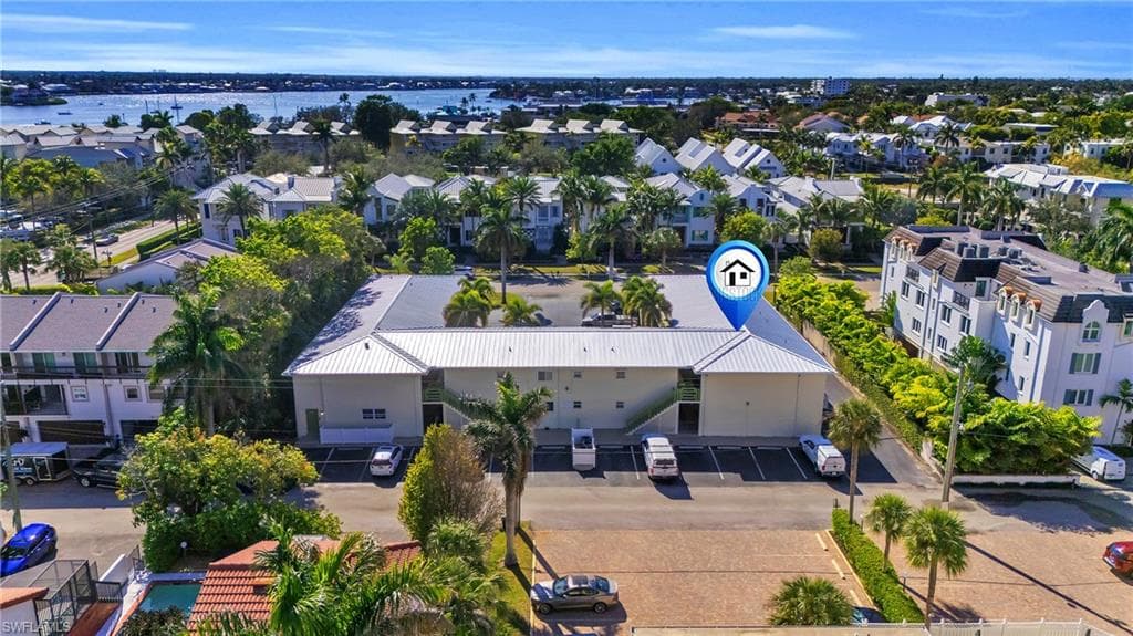 975 9th Ave S 16, Naples, FL 34102-21