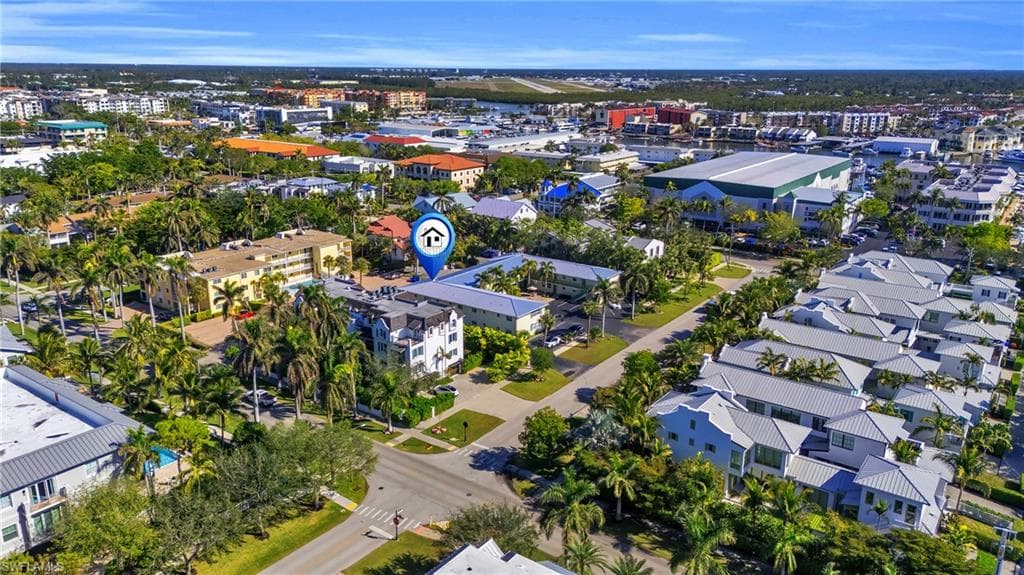 975 9th Ave S 16, Naples, FL 34102-23