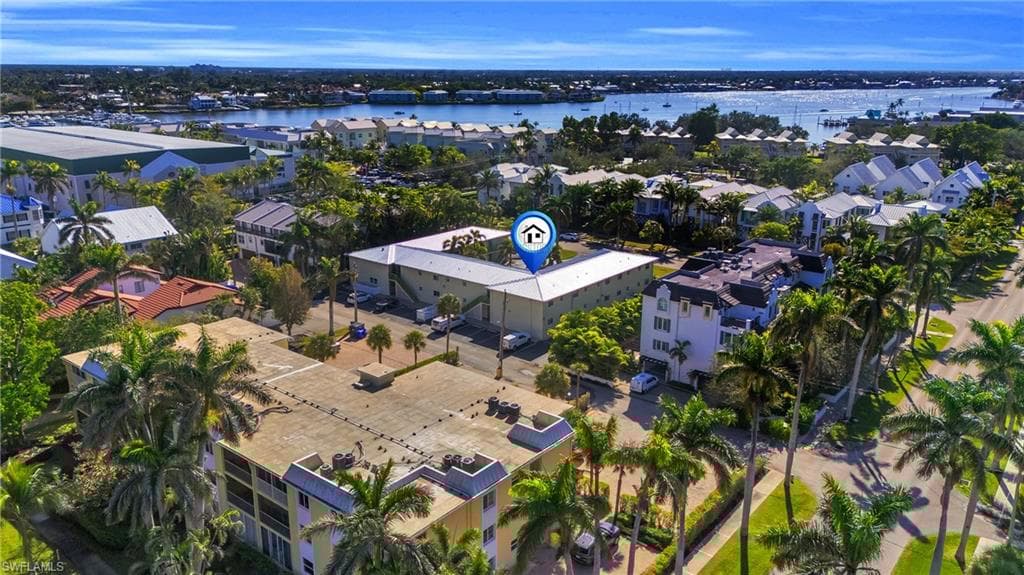 975 9th Ave S 16, Naples, FL 34102-3